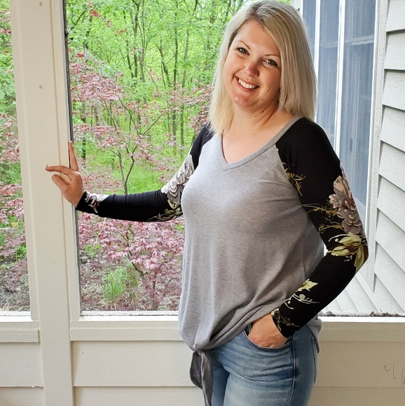 Floral sleeve top - Picture 2 of 2